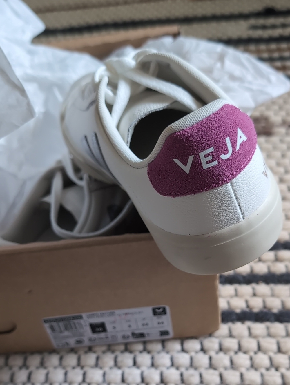 New in box Veja White Campo Sneakers with Silver V and Pink Heel Tab - Picture 4 of 5